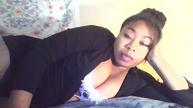 Snapshot of angeliquebelcali chatting on 10-15-25, 06:30 angeliquebelcali online show from 10-15-25, 06:30