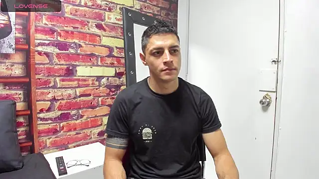 Snapshot of Frank_Millers chatting on 01-27-25, 03:18 Frank Millers online show from 01-27-25, 03:18