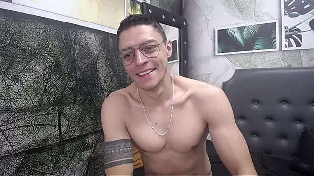 Snapshot of Frank_Millers chatting on 01-28-25, 03:57 Frank Millers online show from 01-28-25, 03:57