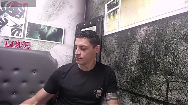 Snapshot of Frank_Millers chatting on 02-08-25, 01:22 Frank Millers online show from 02-08-25, 01:22