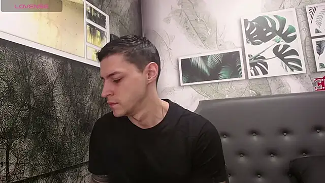 Snapshot of Frank_Millers chatting on 03-06-25, 01:57 Frank Millers online show from 03-06-25, 01:57