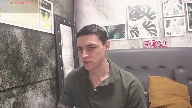 Snapshot of Frank_Millers chatting on 03-14-25, 01:02 Frank Millers online show from 03-14-25, 01:02