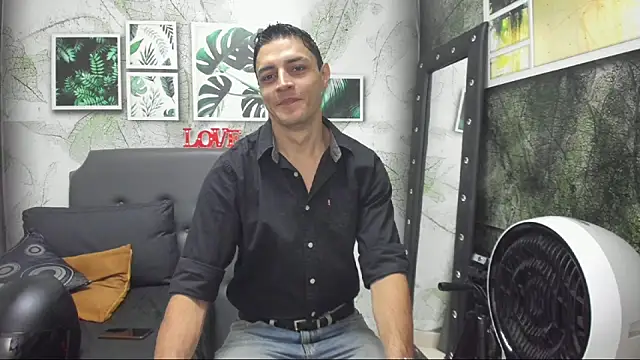 Snapshot of Frank_Millers chatting on 09-16-25, 04:30 Frank Millers online show from 09-16-25, 04:30