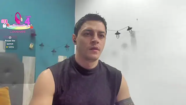 Snapshot of Frank_Millers chatting on 10-14-25, 05:03 Frank Millers online show from 10-14-25, 05:03