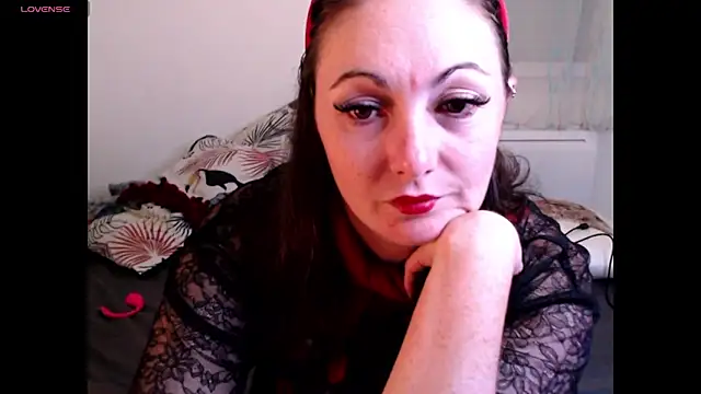 AdorahB3ll3 online show from 09-08-25, 07:02