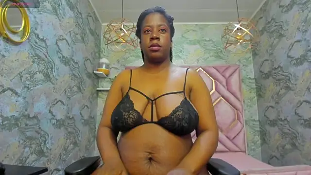 Snapshot of nefertiti_ebony chatting on 11-14-25, 04:55 nefertiti ebony online show from 11-14-25, 04:55