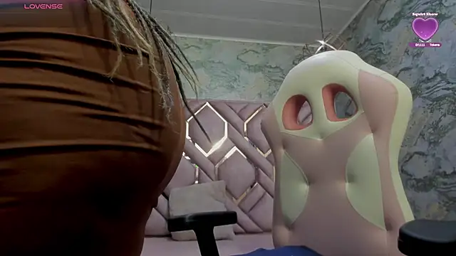 Snapshot of nefertiti_ebony chatting on 11-25-25, 04:34 nefertiti ebony online show from 11-25-25, 04:34