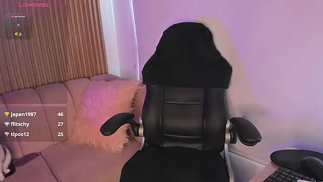 Snapshot of Belinda_Braund chatting on 02-25-25, 05:58 Belinda Braund online show from 02-25-25, 05:58