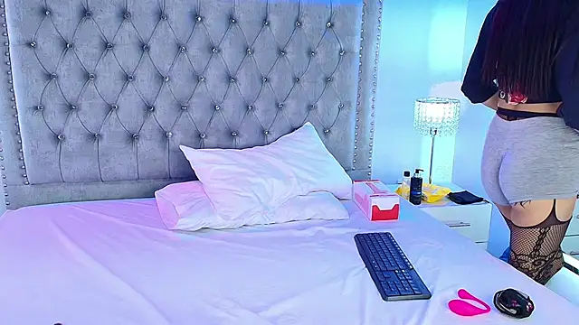 Snapshot of Charlotte_ethan chatting on 01-22-25, 10:29 Charlotte ethan online show from 01-22-25, 10:29