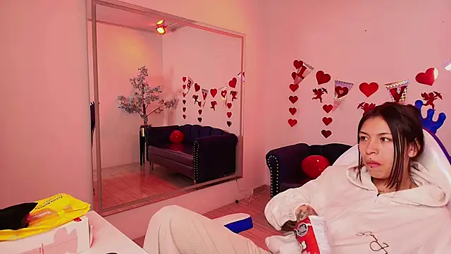 Snapshot of Charlotte_ethan chatting on 02-16-25, 03:37 Charlotte ethan online show from 02-16-25, 03:37