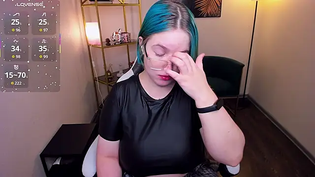 Snapshot of Manic_pixie_ chatting on 06-18-26, 03:27 Manic pixie online show from 06-18-26, 03:27