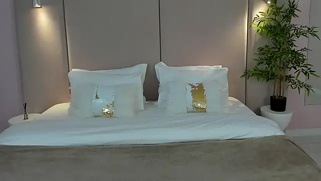 SandraTucker online show from 11-23-25, 02:55