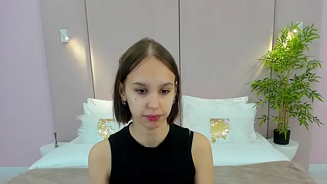 SandraTucker online show from 11-30-25, 02:59