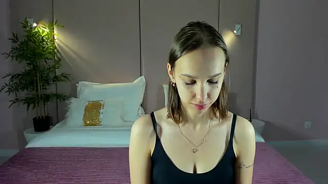 Snapshot of SandraTucker chatting on 05-16-26, 02:41 SandraTucker online show from 05-16-26, 02:41