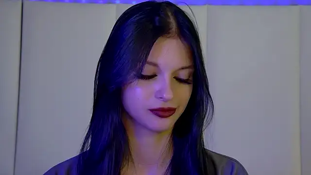 Snapshot of BeverlyMost chatting on 03-08-25, 10:24 BeverlyMost online show from 03-08-25, 10:24