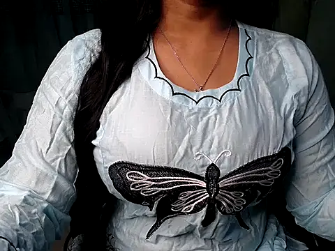 Snapshot of Saanviraa chatting on 10-07-25, 02:31 Saanviraa online show from 10-07-25, 02:31