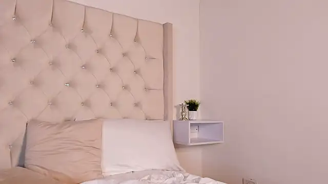 bella bloomg online show from 01-24-25, 10:19