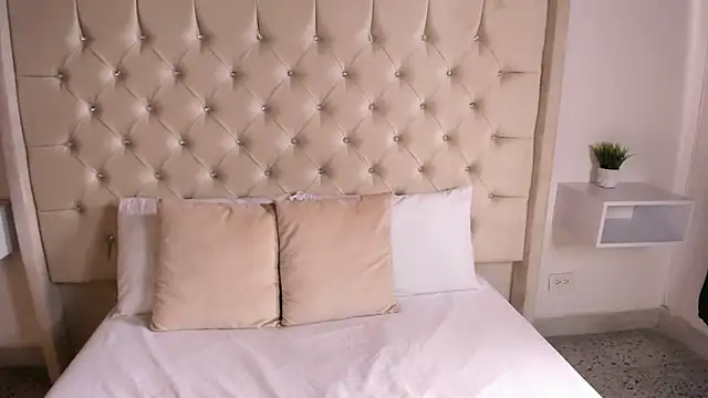 bella bloomg online show from 03-21-25, 07:13