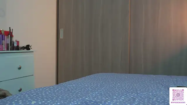 Snapshot of sophi_lii chatting on 03-08-26, 02:04 sophi lii online show from 03-08-26, 02:04