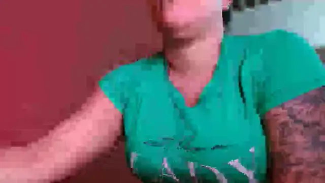 Snapshot of Tammyymilf chatting on 10-10-25, 01:26 Tammyymilf online show from 10-10-25, 01:26