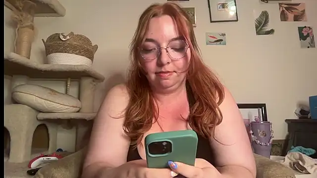 Snapshot of curvycate127 chatting on 05-07-26, 07:03 curvycate127 online show from 05-07-26, 07:03