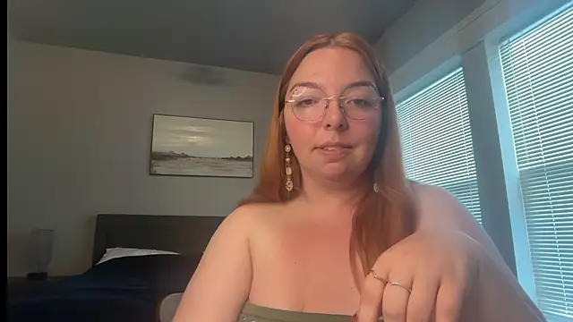 Snapshot of curvycate127 chatting on 05-25-26, 08:37 curvycate127 online show from 05-25-26, 08:37