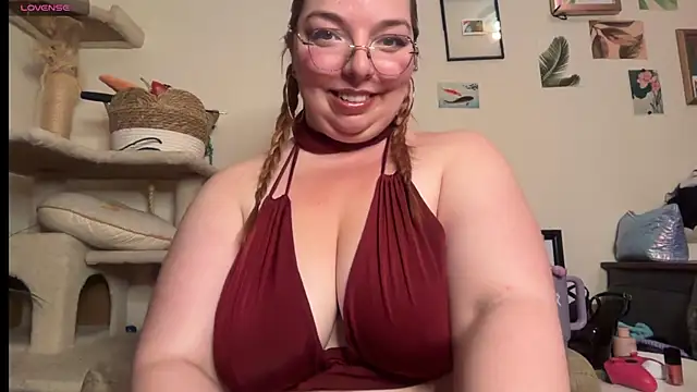 Snapshot of curvycate127 chatting on 06-04-26, 02:06 curvycate127 online show from 06-04-26, 02:06