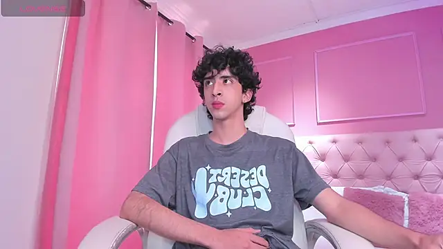 Snapshot of Alezzandro_ chatting on 01-24-25, 05:21 Alezzandro online show from 01-24-25, 05:21