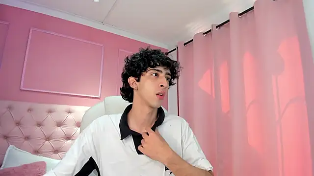 Snapshot of Alezzandro_ chatting on 01-26-25, 02:41 Alezzandro online show from 01-26-25, 02:41