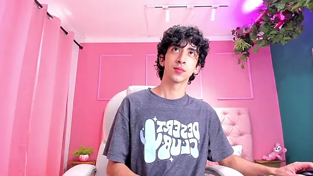 Snapshot of Alezzandro_ chatting on 01-29-25, 02:42 Alezzandro online show from 01-29-25, 02:42