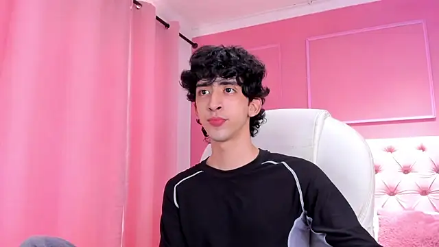 Snapshot of Alezzandro_ chatting on 01-31-25, 02:49 Alezzandro online show from 01-31-25, 02:49