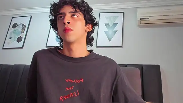 Snapshot of Alezzandro_ chatting on 02-12-25, 05:58 Alezzandro online show from 02-12-25, 05:58