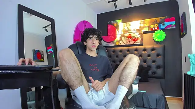 Snapshot of Alezzandro_ chatting on 02-24-25, 02:48 Alezzandro online show from 02-24-25, 02:48