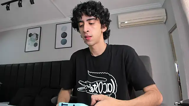 Snapshot of Alezzandro_ chatting on 03-07-25, 02:23 Alezzandro online show from 03-07-25, 02:23