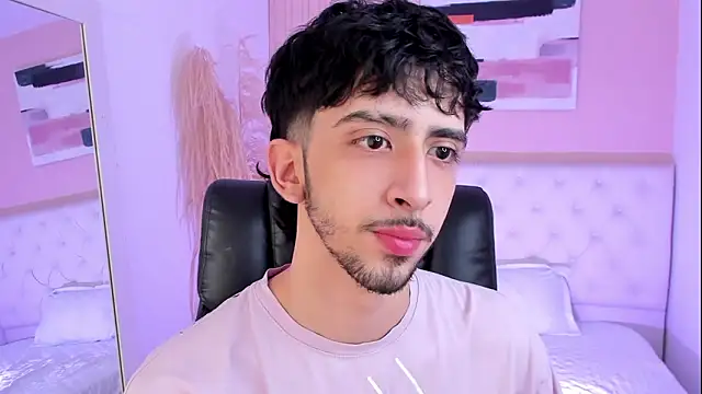 Snapshot of Alezzandro_ chatting on 09-24-25, 08:23 Alezzandro online show from 09-24-25, 08:23