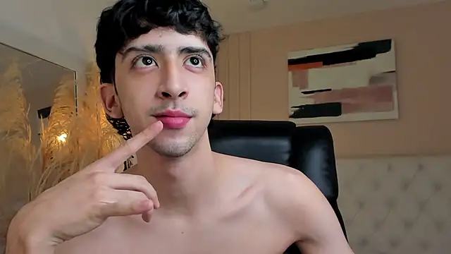 Snapshot of Alezzandro_ chatting on 10-04-25, 08:07 Alezzandro online show from 10-04-25, 08:07