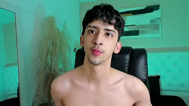 Snapshot of Alezzandro_ chatting on 10-07-25, 08:39 Alezzandro online show from 10-07-25, 08:39