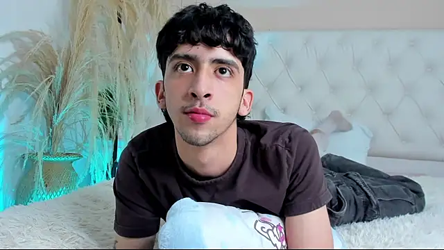 Snapshot of Alezzandro_ chatting on 10-08-25, 08:50 Alezzandro online show from 10-08-25, 08:50