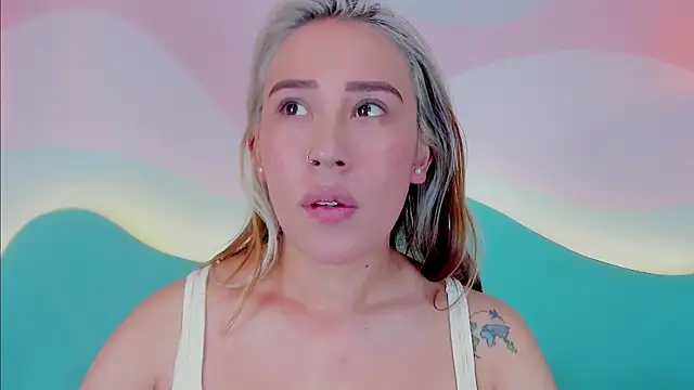 Snapshot of Lannajansen chatting on 10-27-25, 05:17 Lannajansen online show from 10-27-25, 05:17