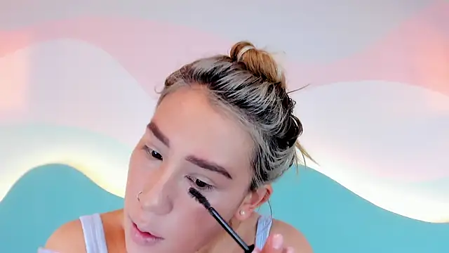 Snapshot of Lannajansen chatting on 11-12-25, 02:17 Lannajansen online show from 11-12-25, 02:17