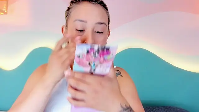 Snapshot of Lannajansen chatting on 11-24-25, 01:11 Lannajansen online show from 11-24-25, 01:11