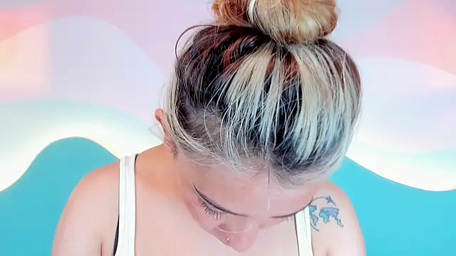 Snapshot of Lannajansen chatting on 12-02-25, 04:35 Lannajansen online show from 12-02-25, 04:35