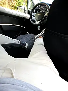 Snapshot of Andre16c chatting on 09-29-25, 05:40 Andre16c online show from 09-29-25, 05:40