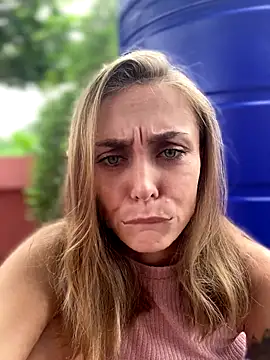 Snapshot of White_Lu chatting on 11-24-25, 02:11 White Lu online show from 11-24-25, 02:11