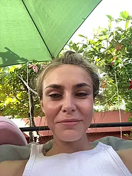 Snapshot of White_Lu chatting on 02-15-26, 02:19 White Lu online show from 02-15-26, 02:19