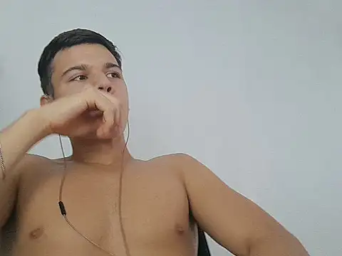 Snapshot of vitorsafado19 chatting on 02-13-25, 05:44 vitorsafado19 online show from 02-13-25, 05:44