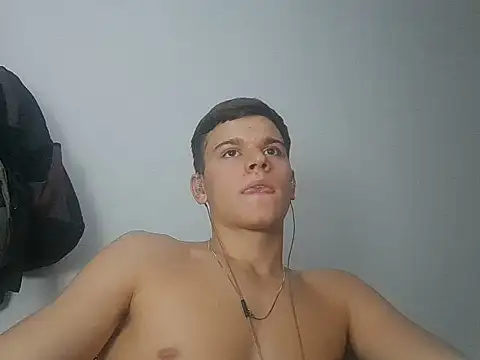 Snapshot of vitorsafado19 chatting on 02-23-25, 04:50 vitorsafado19 online show from 02-23-25, 04:50