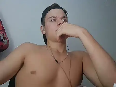 Snapshot of vitorsafado19 chatting on 03-05-25, 04:45 vitorsafado19 online show from 03-05-25, 04:45