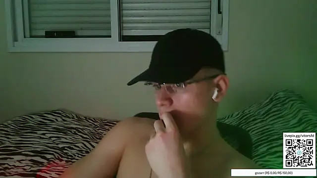 Snapshot of vitorsafado19 chatting on 10-27-25, 01:31 vitorsafado19 online show from 10-27-25, 01:31