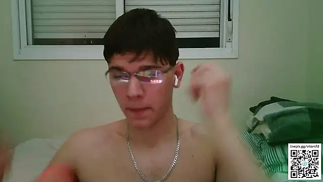 Snapshot of vitorsafado19 chatting on 12-18-25, 03:56 vitorsafado19 online show from 12-18-25, 03:56